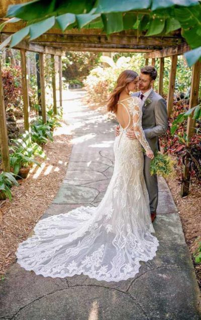 Essense of Australia - D3150, with groom